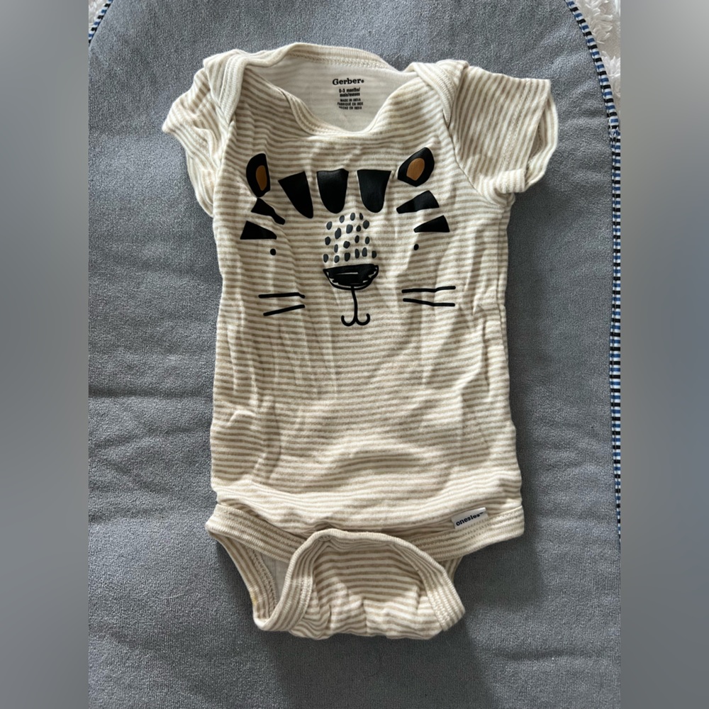 💕5 for $15: Gerber 0-3/3 month onesie